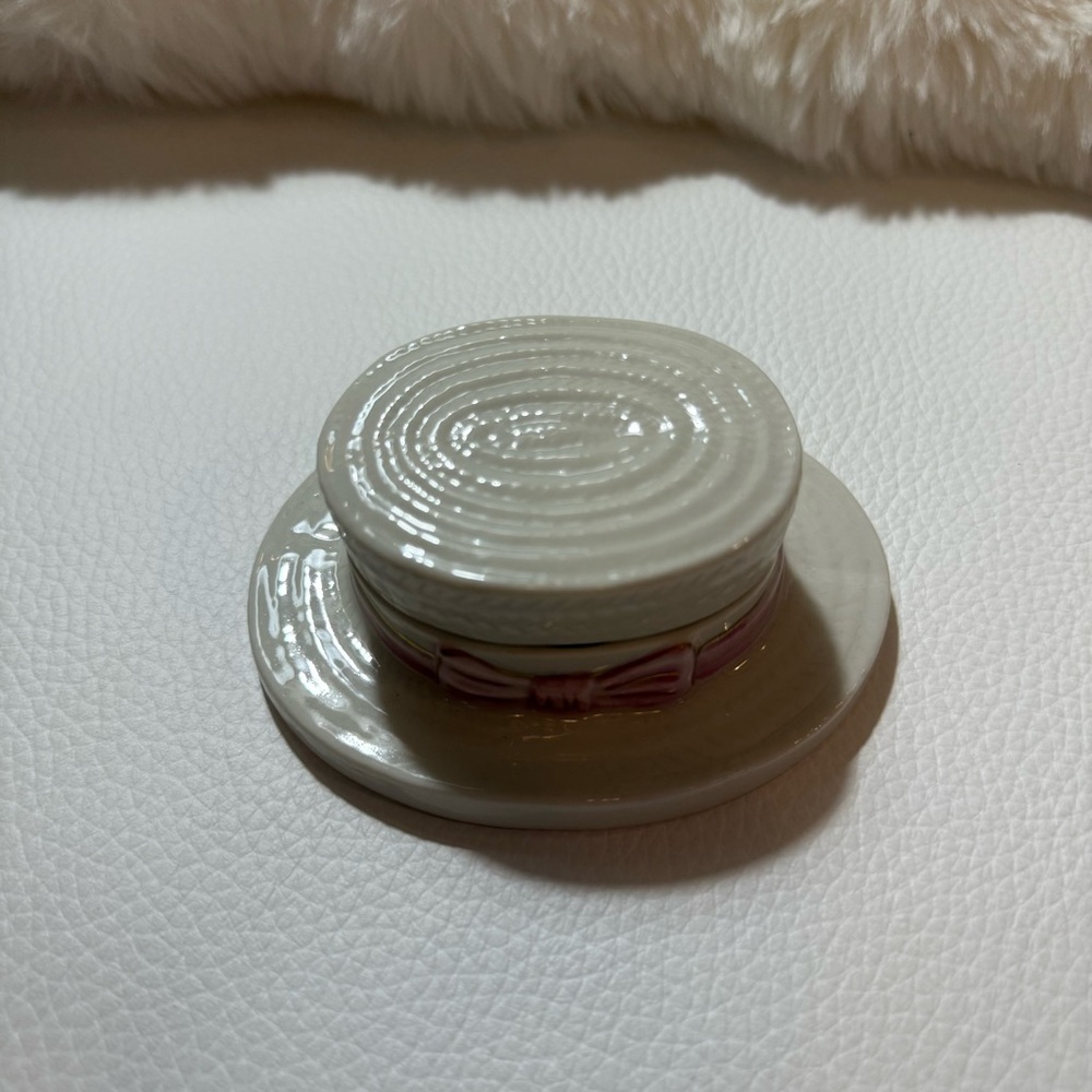 Elegant White Hat Trinket Box with Pink Bow